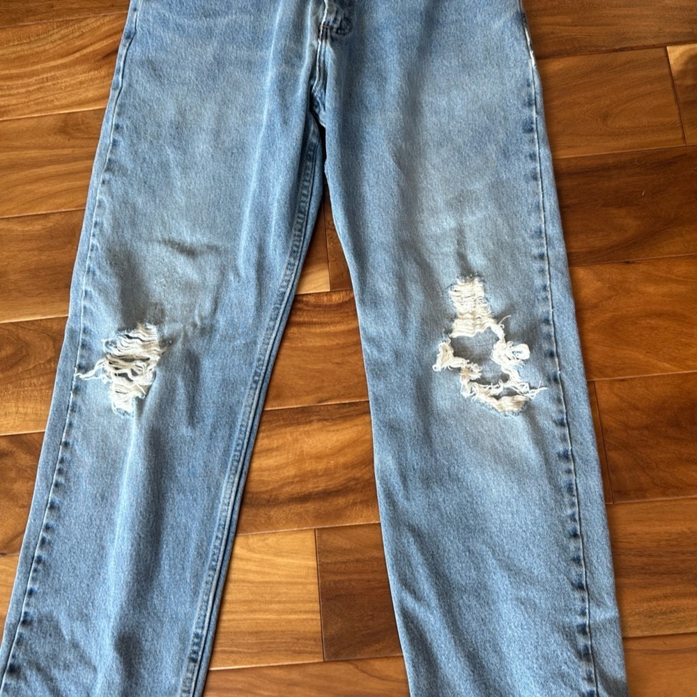 Wrangler Relaxed Fit Distressed Jeans size 32x30 - Picture 2 of 5